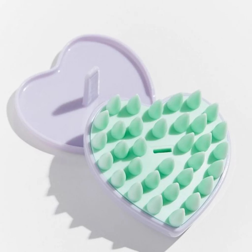 🆕 Urban Outfitters Beauty Heart Scalp Massager
